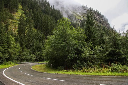 autofahren in den bergen