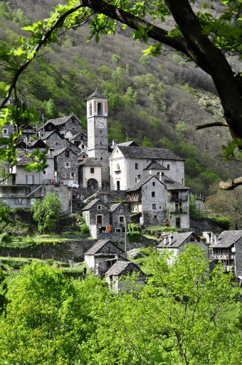 Urlaub im eigenen Land - So schön ist die Schweiz - Bergdorf im Tessin