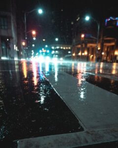 Regen bei Nacht